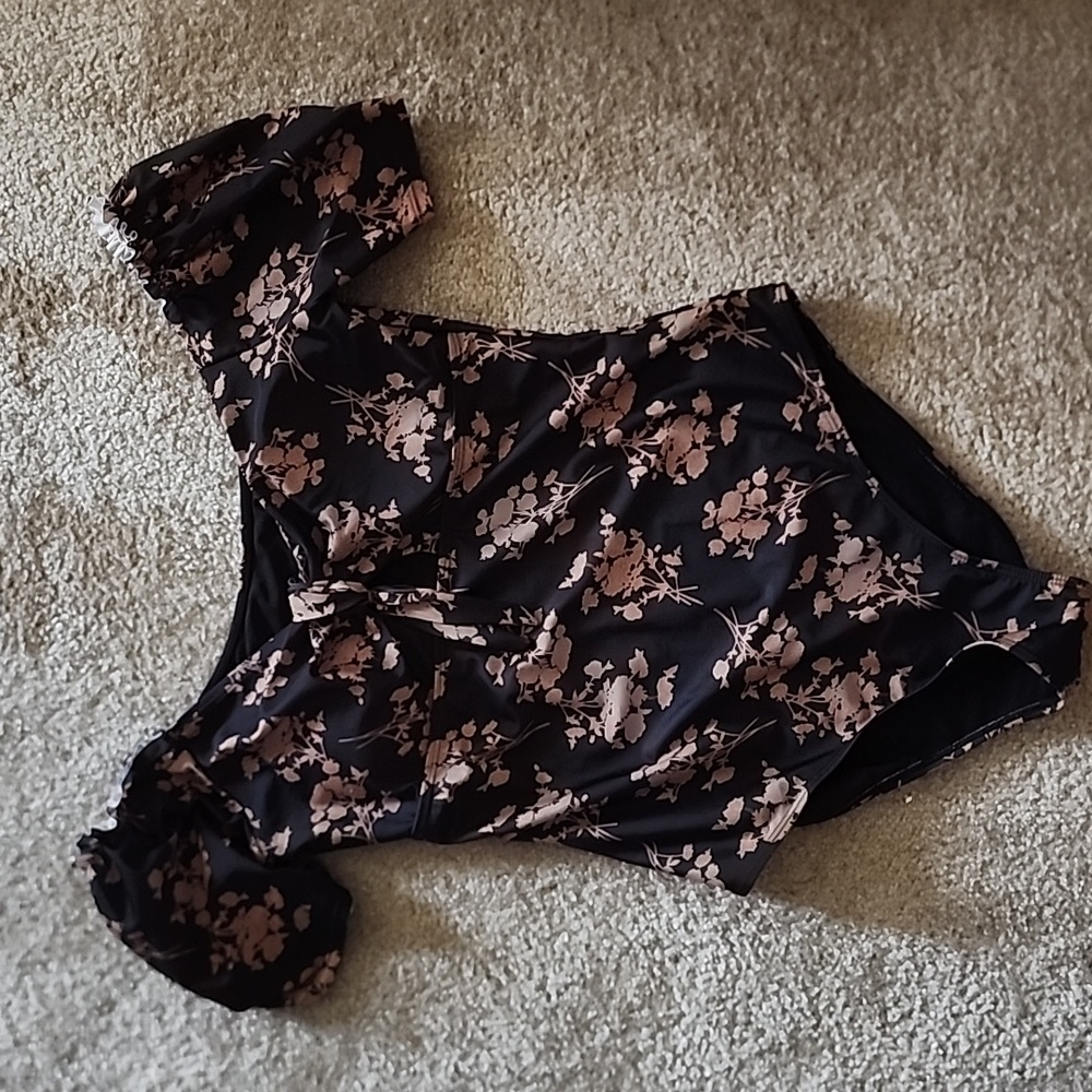 Shein 1XL 1 piece bathing suit, cap sleeves